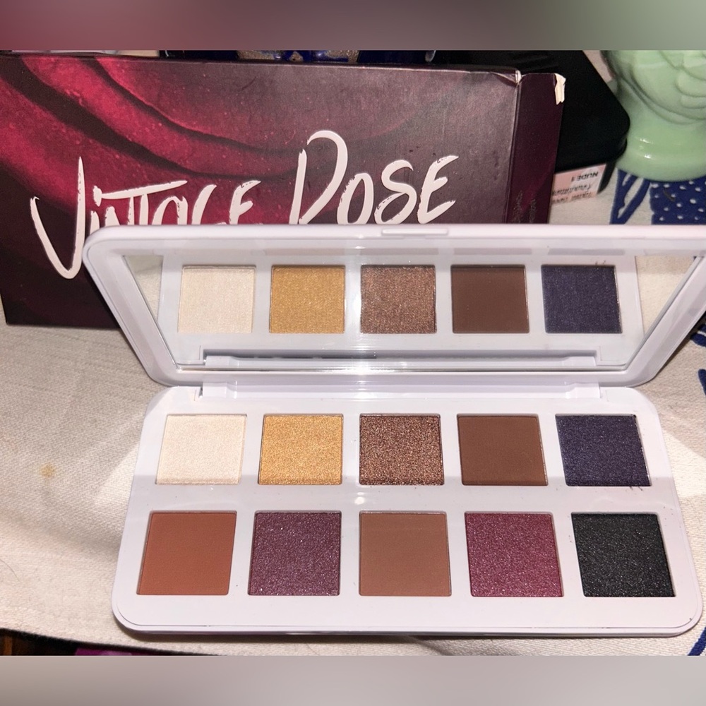 Models Own Vintage Rose Eyeshadow Palette New
